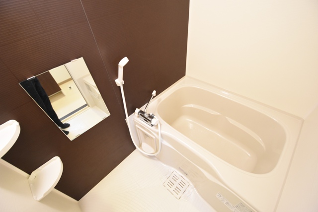 バス・シャワールーム　浴室乾燥機付きで便利です！