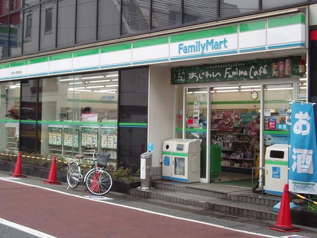 コンビニ　（参考）ファミリーマート（コンビニ）まで122m