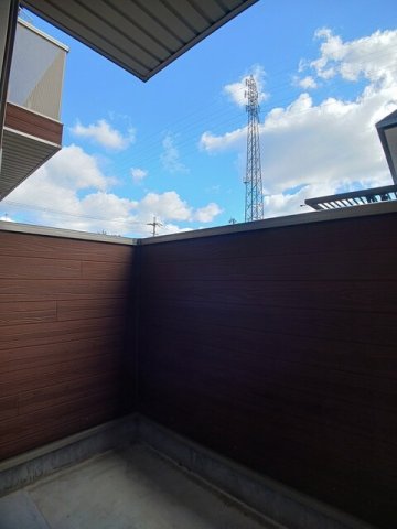 バルコニー　暖かな日差しのふりそそぐバルコニー