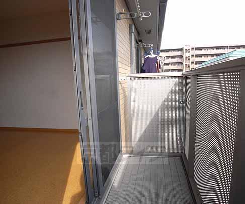 バルコニー　ベランダもゆっくり布団が干せます！