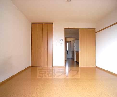 居室・リビング　ピッカピカの床を見て下さい！