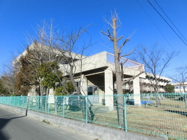 小学校　八潮市立大曽根小学校（小学校）まで690m