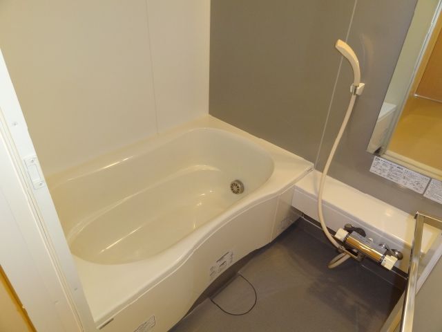 バス・シャワールーム　追炊き・浴室乾燥機ついてます
