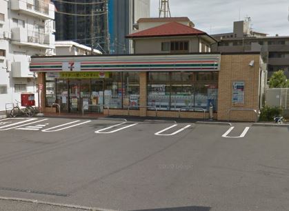 コンビニ　セブンイレブン（コンビニ）まで572m