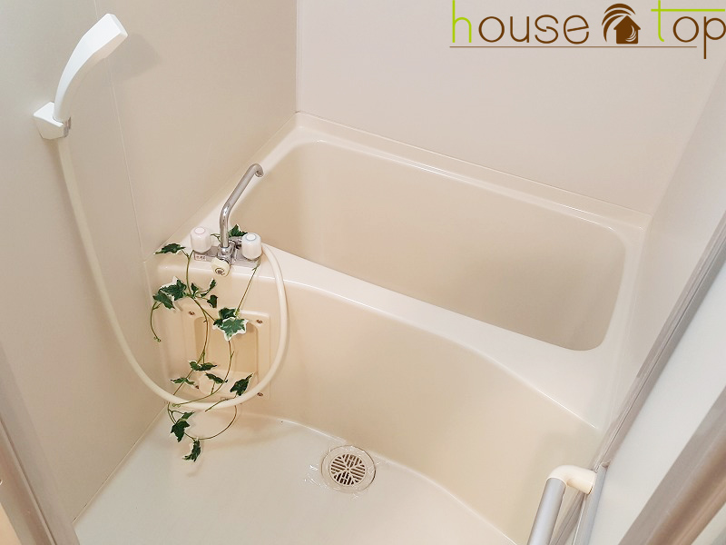 バス・シャワールーム　ゆったりと足を伸ばせる浴槽