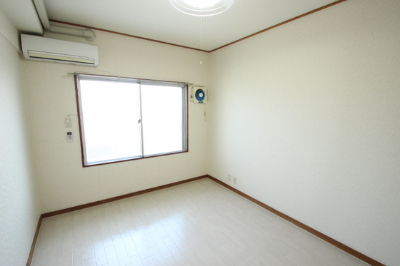 居室・リビング　※別部屋の写真です