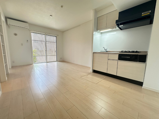 居室・リビング　同棟別部屋