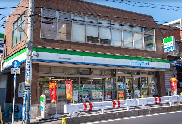 コンビニ　ファミリーマート 品川区役所前店（コンビニ）まで568m