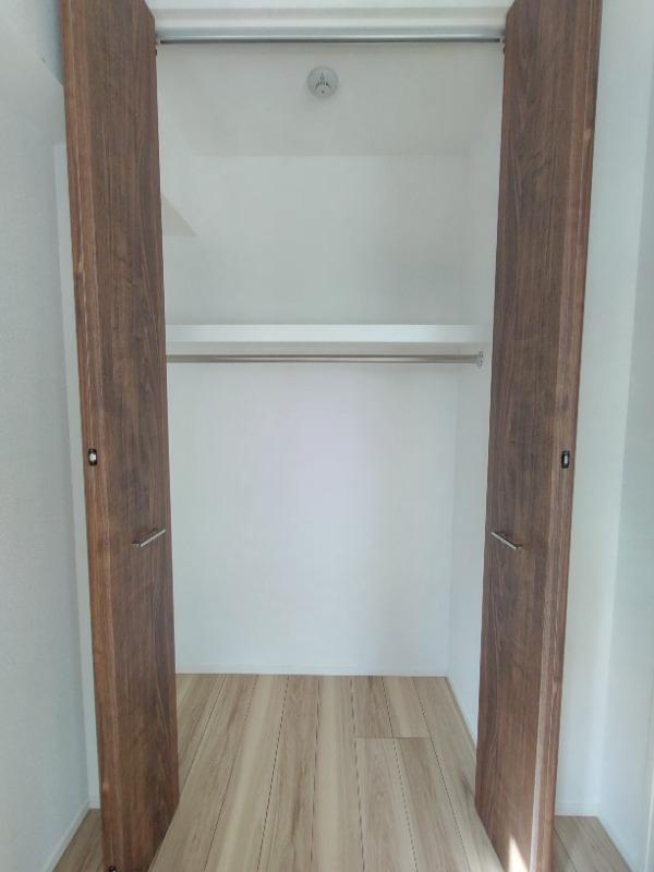 収納　ベッドルームにクローゼット完備