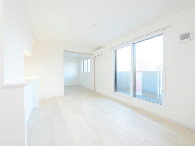 居室・リビング　エアコンあります！きれいな内装のリビング☆