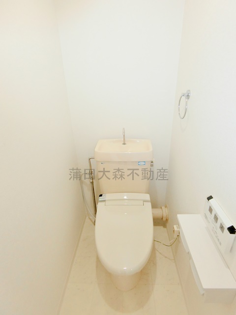 トイレ　温水洗浄便座付きのトイレ