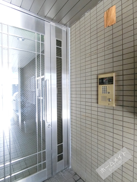 エントランス　オートロック付きで部外者シャットアウト♪