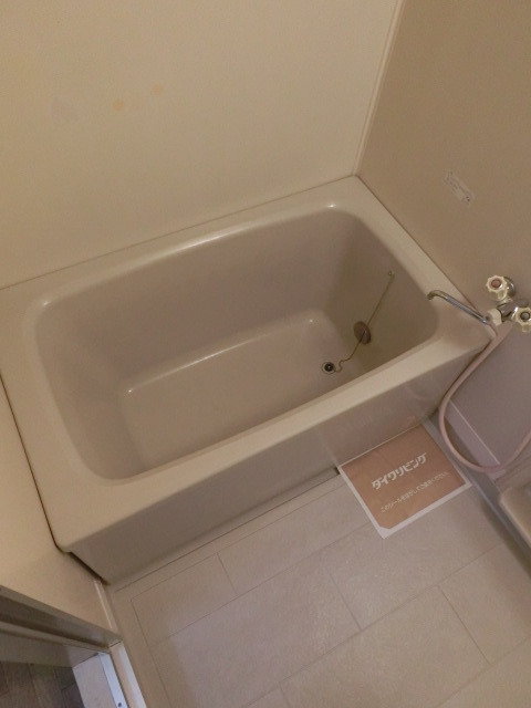 バス・シャワールーム　お掃除もしやすそうなバスルームです。