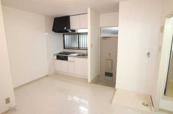 居室・リビング　約８帖のクッションフロア。