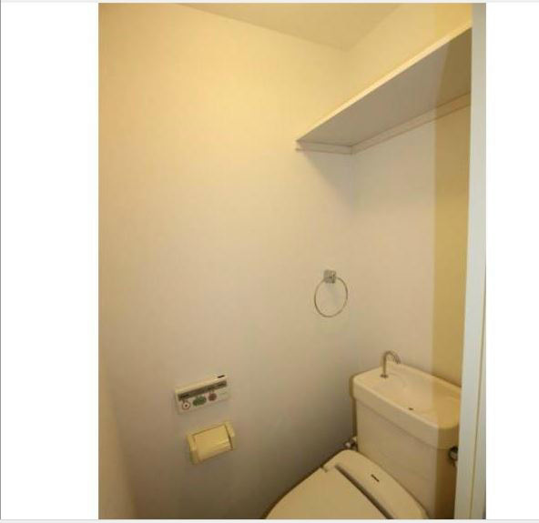 トイレ　温水洗浄便座。