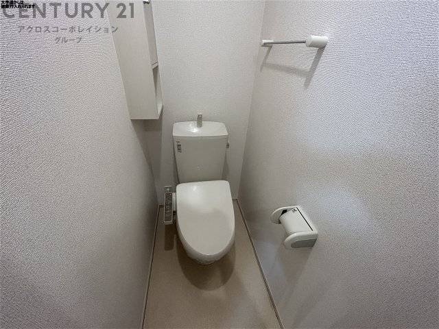 トイレ　温水洗浄便座付きのトイレです♪