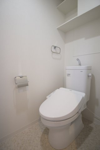 トイレ　明るい洗面所です※同施工会社同タイプ間取りの参考写真です