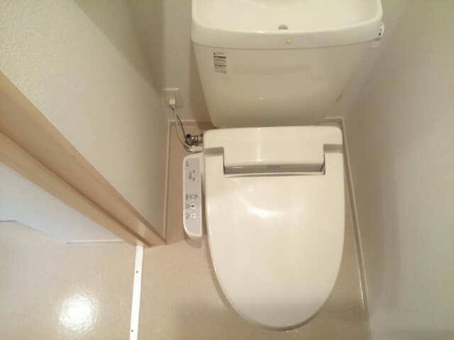 トイレ　別号室画像。ご参考下さい