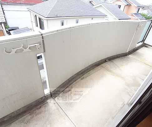 バルコニー　広々としたベランダです。