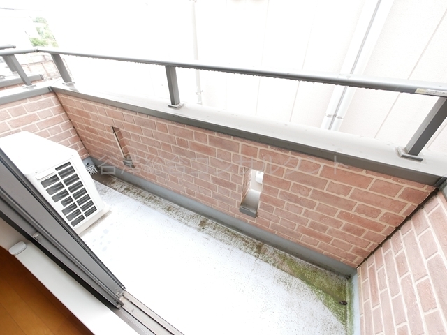バルコニー　物干し掛け付