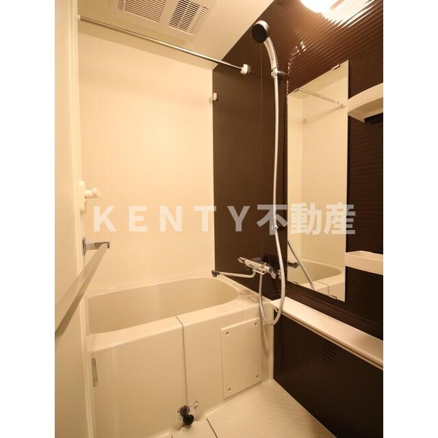 バス・シャワールーム　コンパクトで使いやすいお風呂です