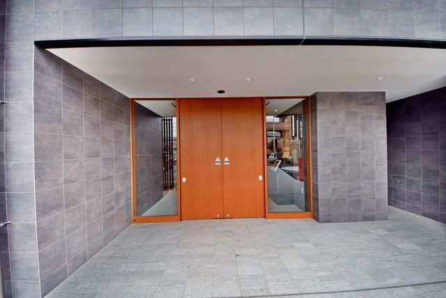 エントランス　★重厚感のあるエントランス★