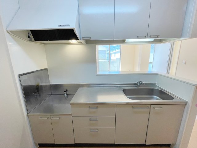 キッチン　※写真は２０１号室です