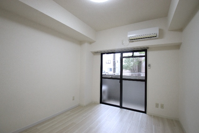 居室・リビング　※別号室の参考写真のため、現状優先です。