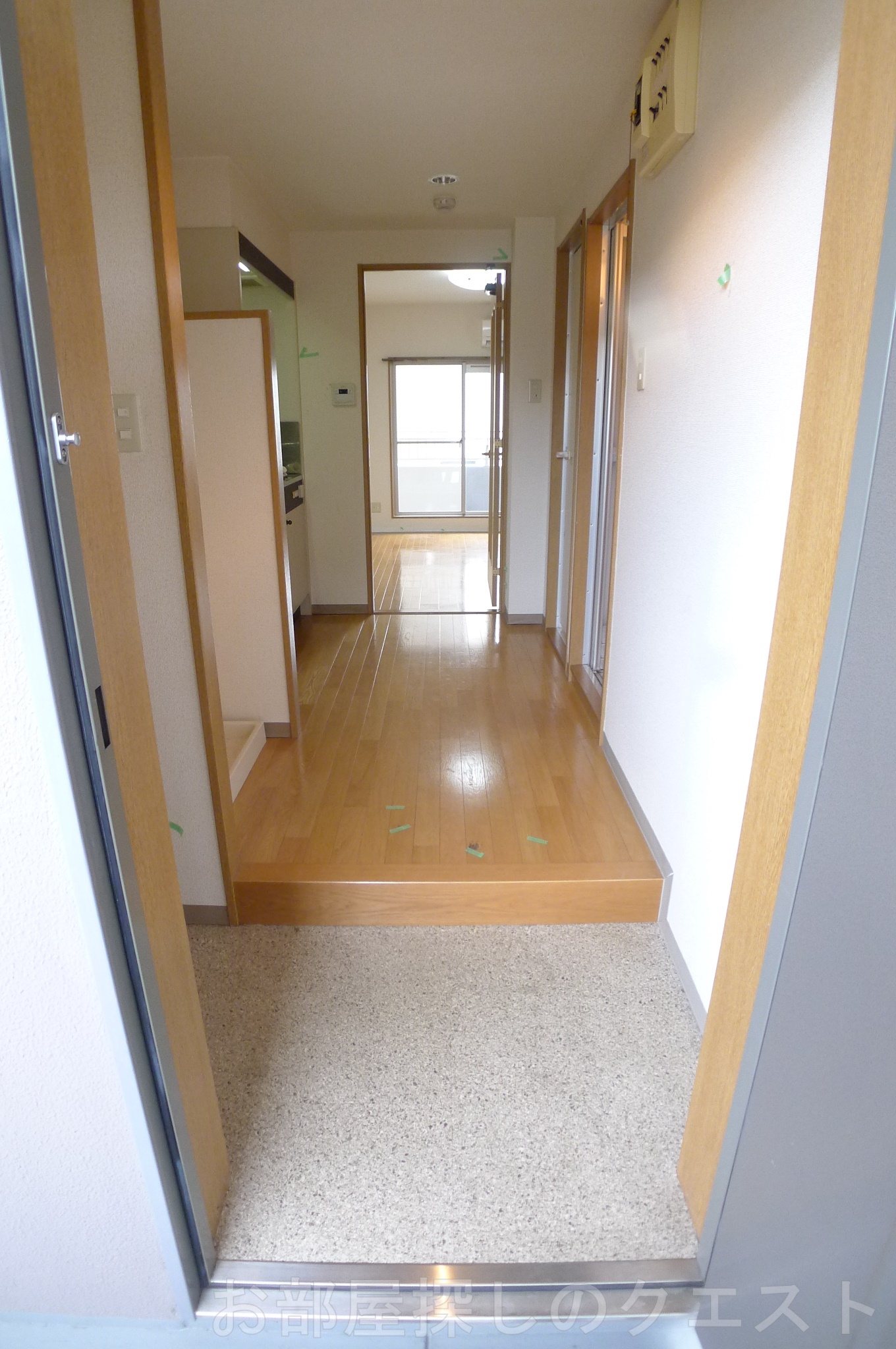 玄関　（写真は同タイプ）