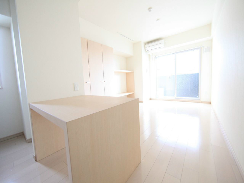 バルコニー　洋室12.7帖　クローゼット付（収納充実してます）