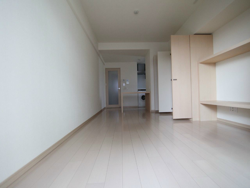 居室・リビング　洋室12.7帖　クローゼット付（収納充実してます）