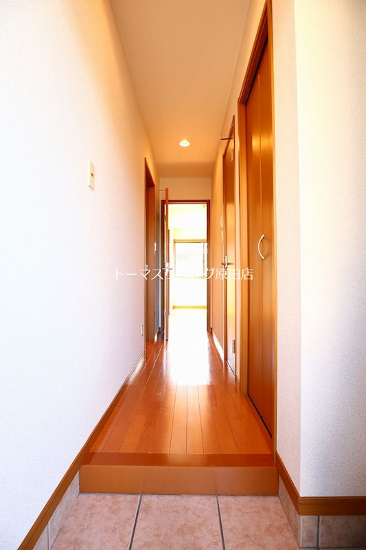 玄関　102号室写真