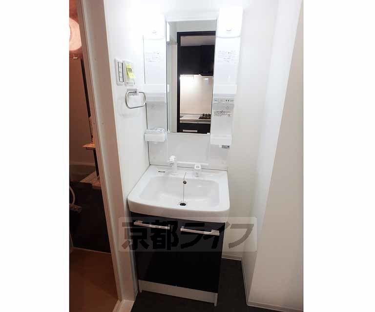 洗面設備　独立洗面台です