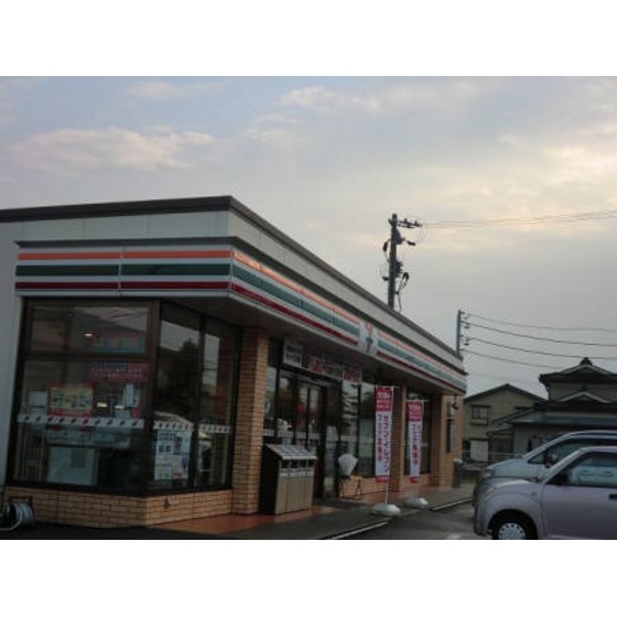 コンビニ　セブンイレブン射水八塚店（コンビニ）まで487m