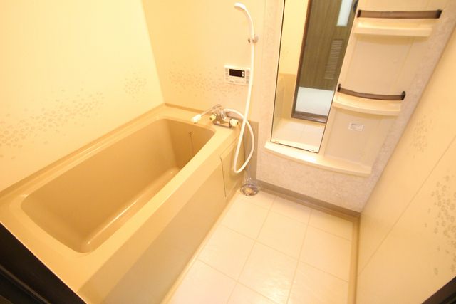 バス・シャワールーム　同タイプ別室の参考写真です。※現況優先