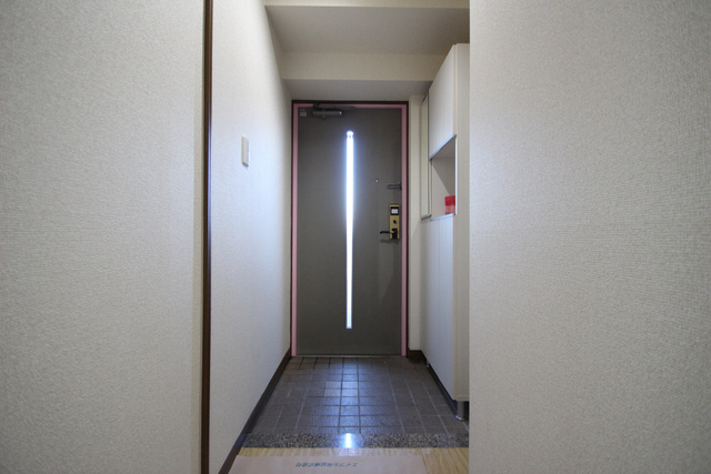 玄関　同タイプ別室の参考写真です。※現況優先