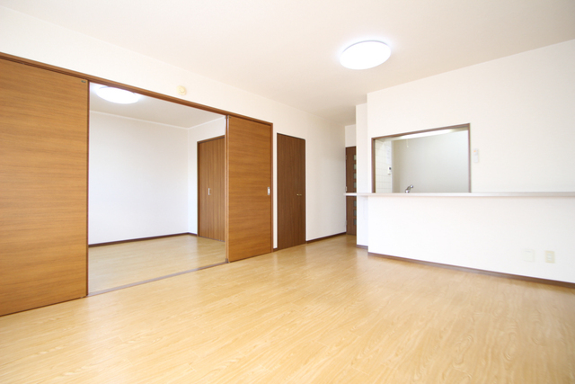 居室・リビング　同タイプ別室の参考写真です。※現況優先