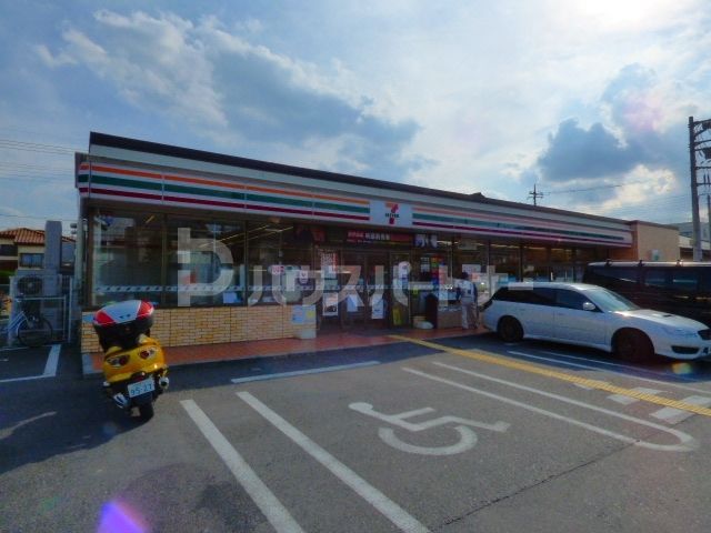 コンビニ　セブンイレブン草加瀬崎町店（コンビニ）まで110m