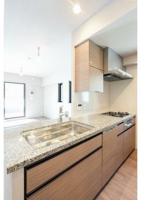 キッチン　周りを見渡しながら調理のできるカウンターキッチンです♪