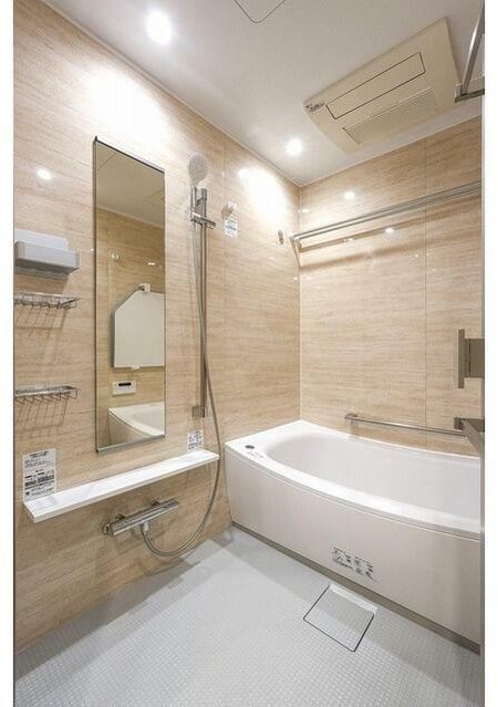 バス・シャワールーム　嬉しい追い焚き・浴室乾燥機付きです♪