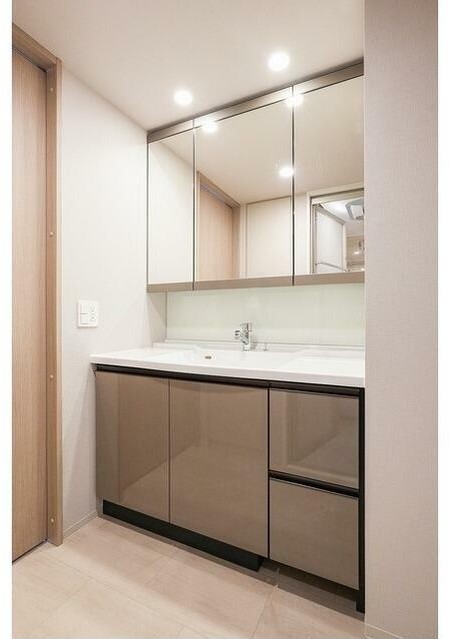 洗面設備　身支度に欠かせない独立洗面台♪