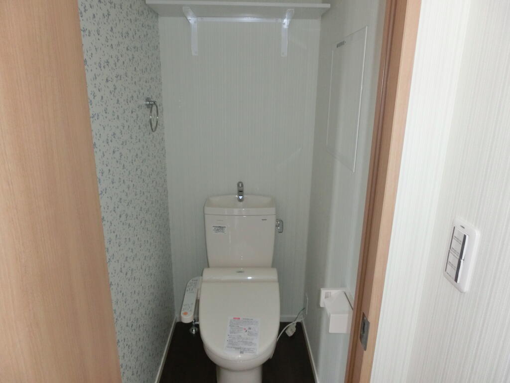 トイレ　温水洗浄便座