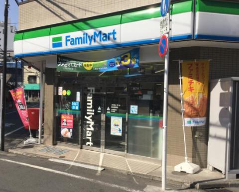 コンビニ　ファミリーマート四谷若葉店（コンビニ）まで273m