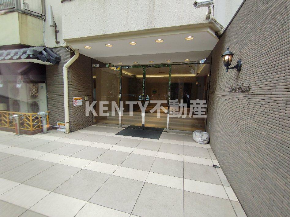 エントランス　落ち着いたエントランスです