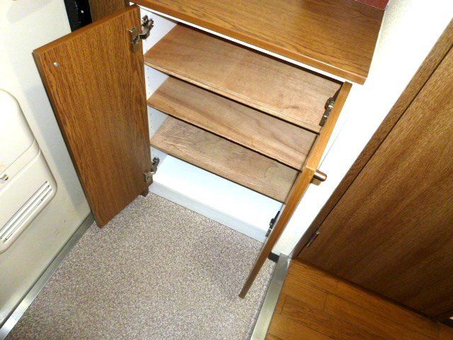 玄関　玄関にシューズボックスがあります。