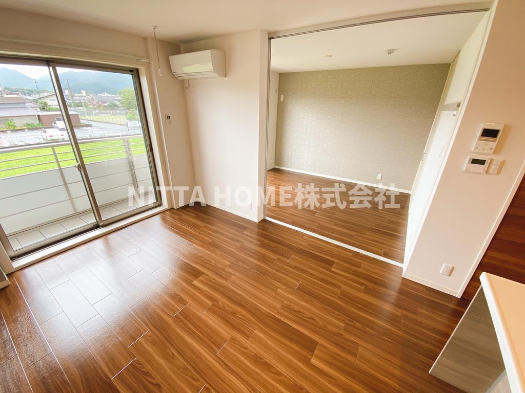 その他部屋・スペース　大きな窓から日差しが差し込み気持ち良いですね♪