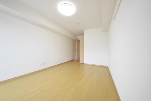 居室・リビング　９．３帖の洋室