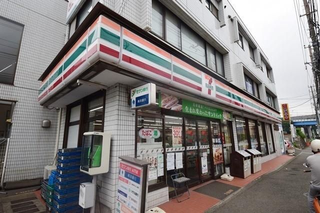 コンビニ　セブンイレブン（コンビニ）まで447m