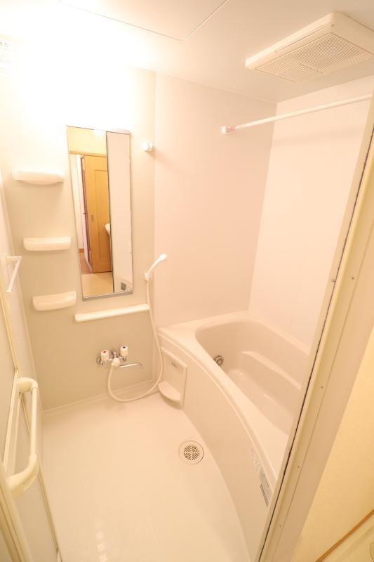 バス・シャワールーム　1　浴室乾燥機、追い焚き付きバス