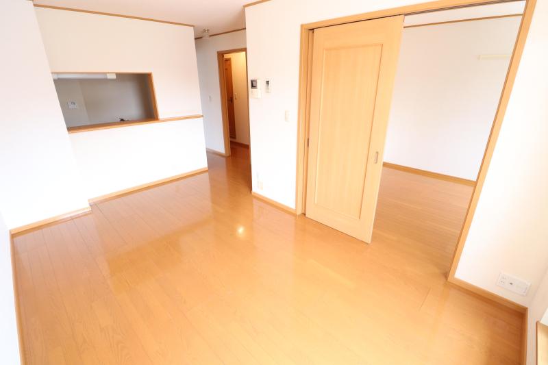 居室・リビング　1　リビング12帖と洋室6帖